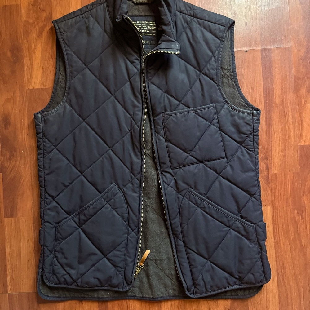 J crew mens vest 
Size xs 
Never worn